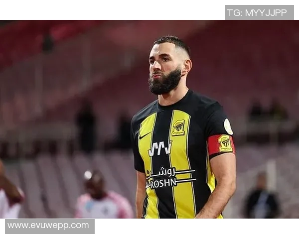 沙特联赛中利雅得新月队员的长传技巧与战术分析