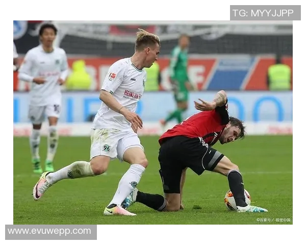 汉诺威96遭遇惨败,主场不敌奥格斯堡! 汉诺威96遭遇惨败,主场不敌奥格斯堡!