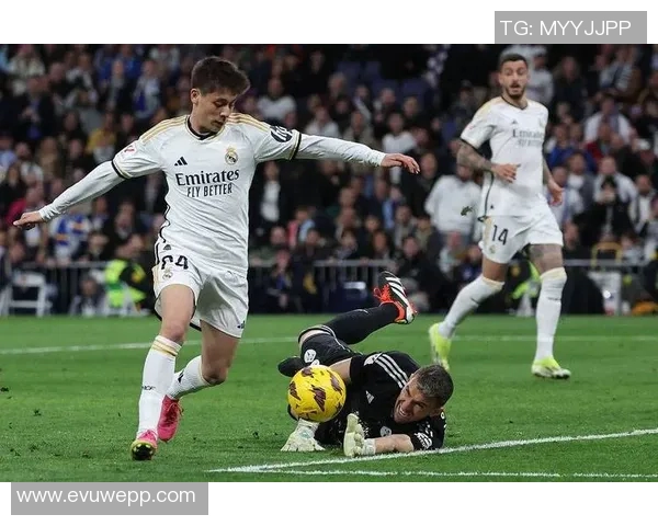 皇家马德里主场惨败，连续三场比赛失利暂居联赛第四——豪门俱乐部的危机之路