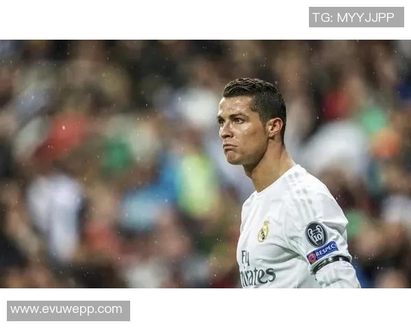 皇马主帅宣布离任，C罗遭球迷质疑引发球队动荡